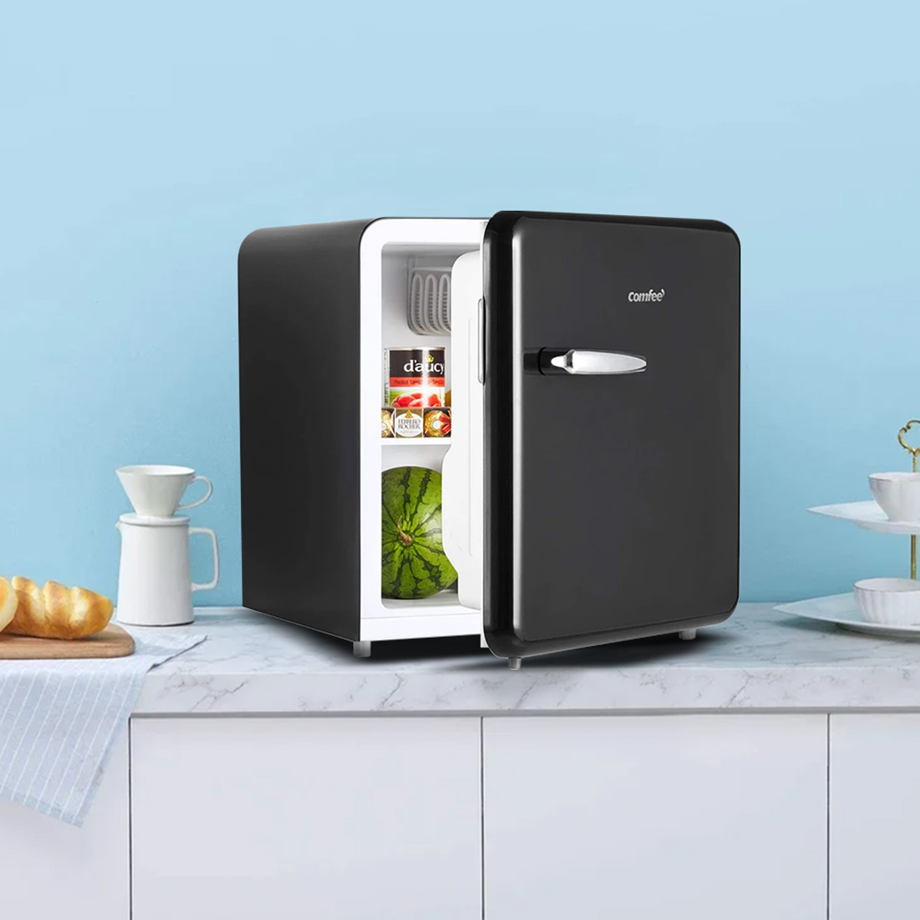 1.6 Cu. Ft. Retro Compact Fridge (Black) – Canada 1.6 Cu. Ft. Retro Compact Fridge (Black) – Canada