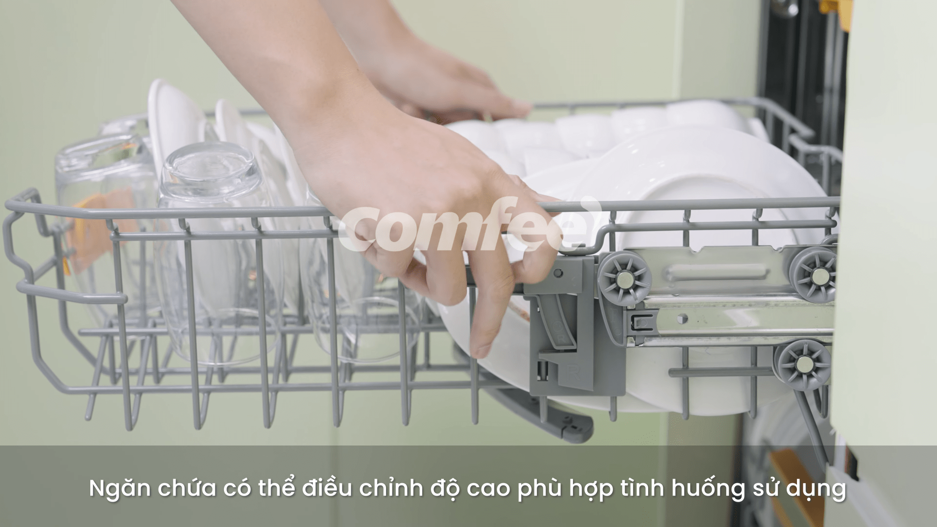 Bạn nên chọn máy rửa bát có dung tích lớn để rửa nồi, chảo, xoong hoặc máy có thể tùy chỉnh nâng hạ khoang máy. 