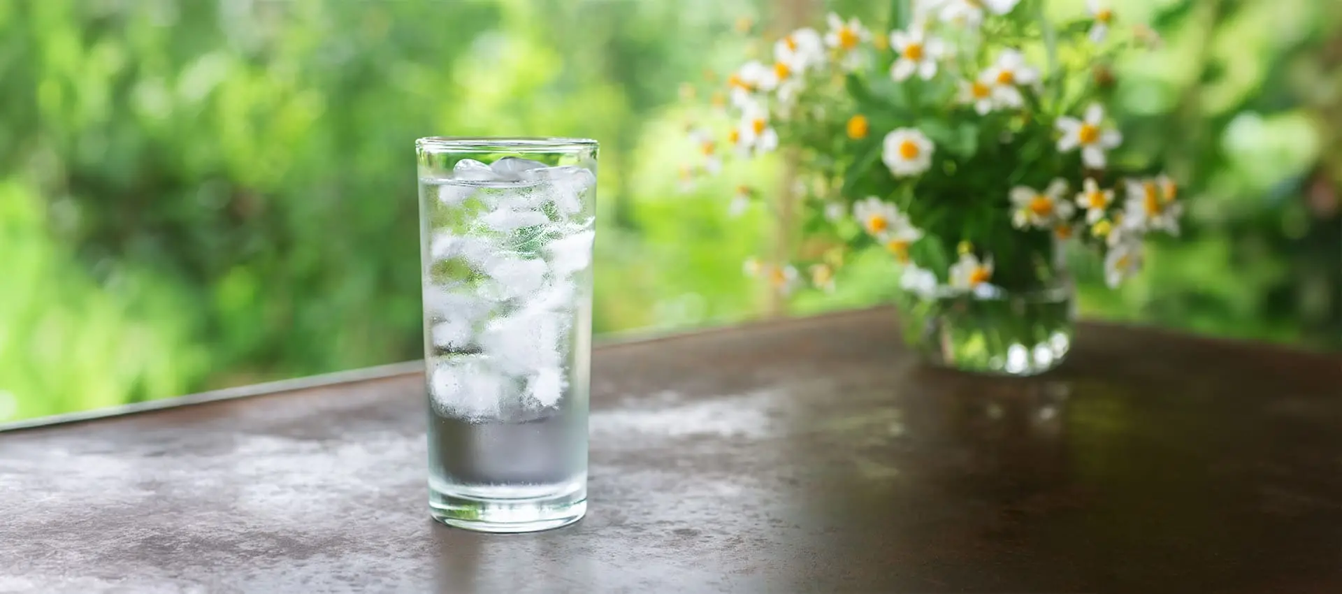 Minum Air Putih Dingin di Pagi Hari Bermanfaat? Mitos atau Fakta?